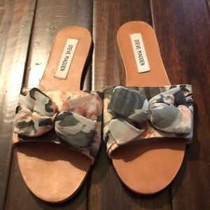 Steve Madden pink and gray slides with bow